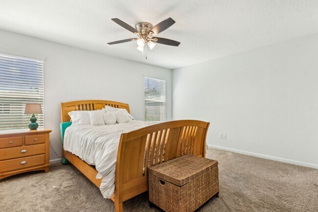 Building Photo - Spacious 4 Bed / 4 Bath Home with Upgrades...