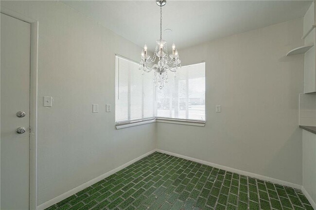 Building Photo - 4309 Woods Dr