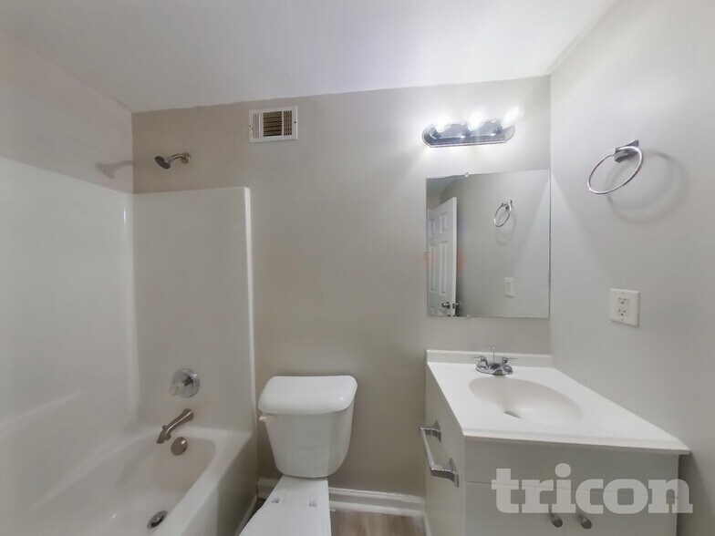 Building Photo - 1194 Eagles Pass