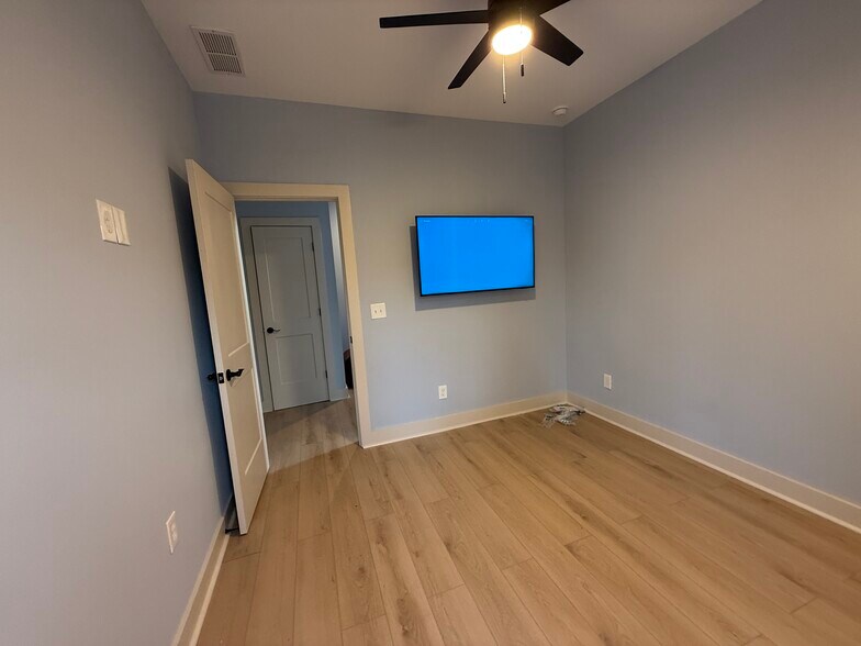 Building Photo - 1073 Hemphill Ave NW