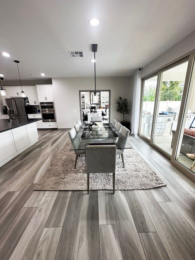 Building Photo - Spencer Crossing 5 Bedroom Modern Pool Home
