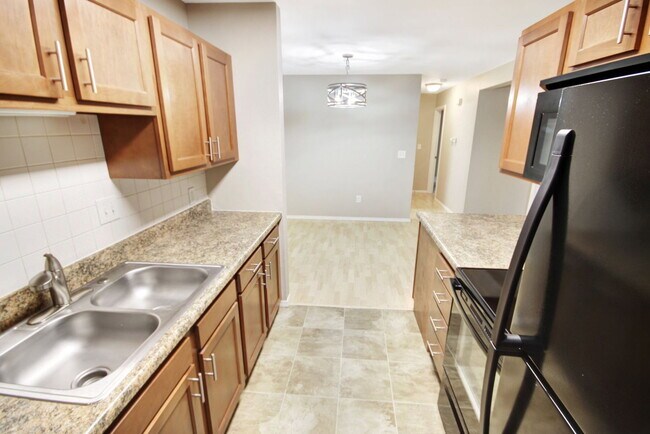 Building Photo - 17048 Sandalwood Creek Dr