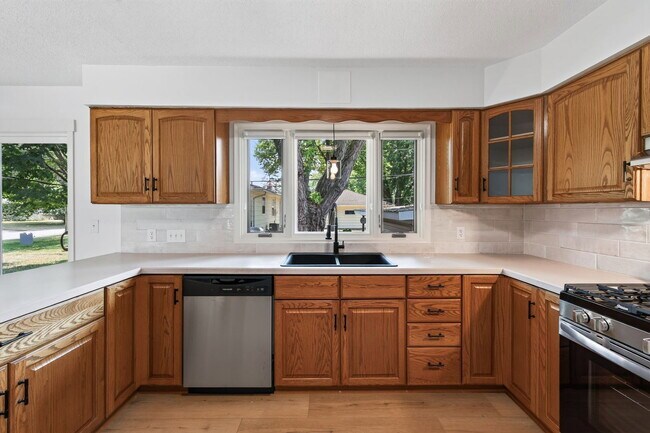 Building Photo - 2036 Coral Ln