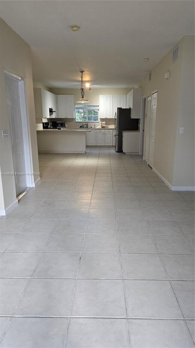 Building Photo - $2,500MONTHLY;4802 WASHINGTON ST #12 HOLLY...