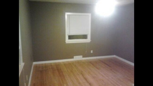 Building Photo - Pre Leasing for fall 2026!