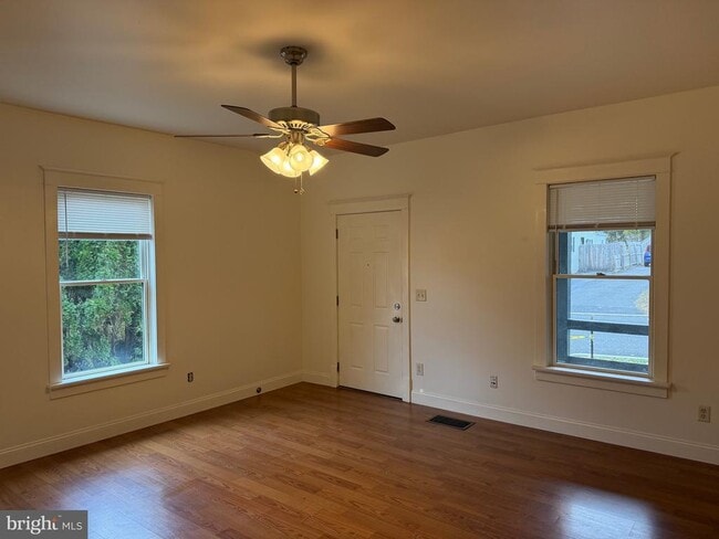 Building Photo - 1740 Arnold Ave