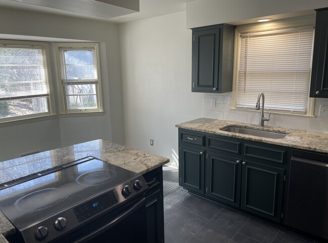 Building Photo - 4449 E 107th St