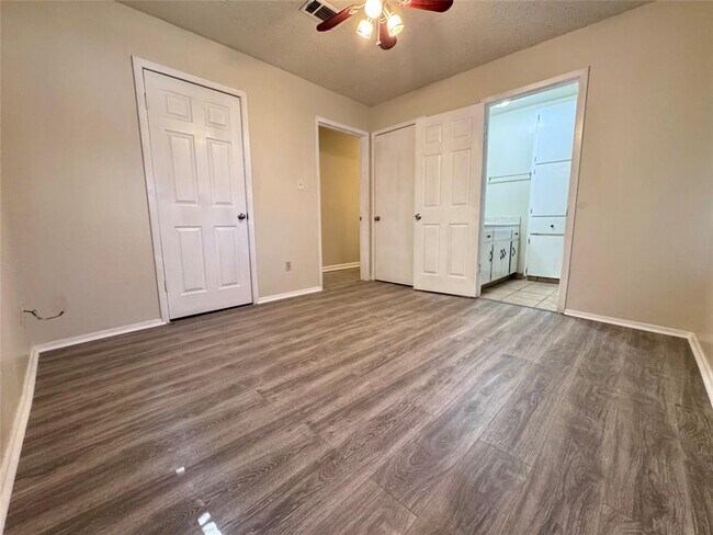 Building Photo - 6909 Cooper Ln