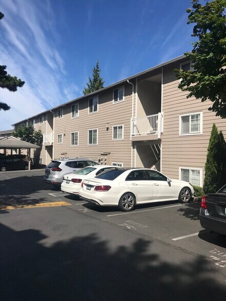Building Photo - 1144 N 198th St