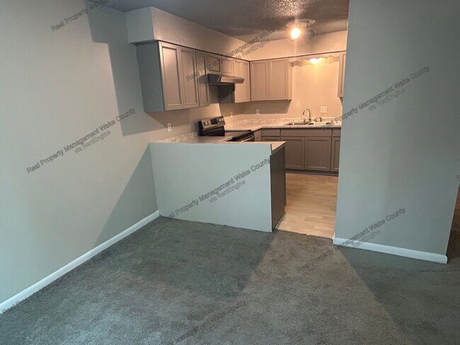 Building Photo - 4702 Walden Pond Dr