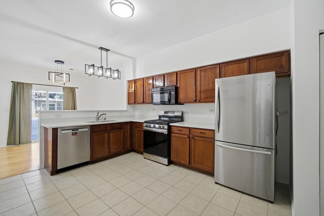 Building Photo - 1929 Golden Gate Ln