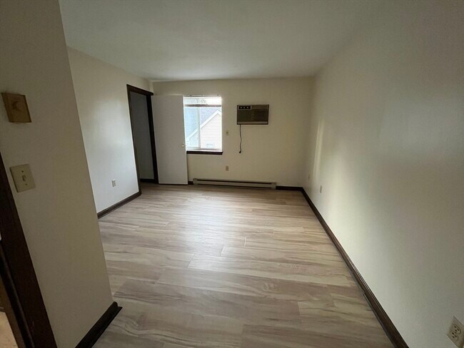 Building Photo - 53 Fairfield Park