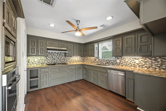 Building Photo - 12218 Moorcreek Dr