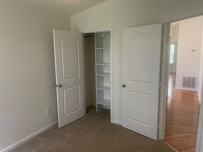 Building Photo - Enjoy Stylish Townhome Living in Vibrant B...