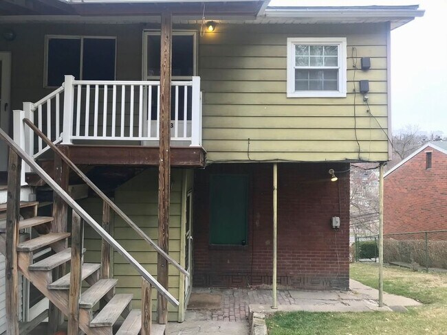 Building Photo - 112 Rockwood Ave