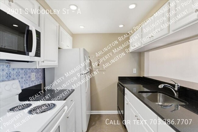 Building Photo - 2901 S Woodley St