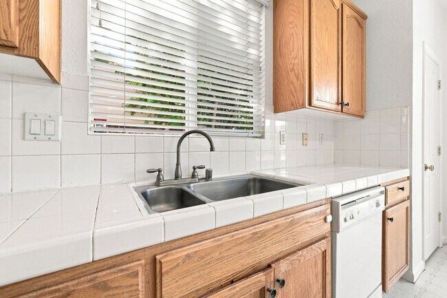 Building Photo - 5486 Benttree Way