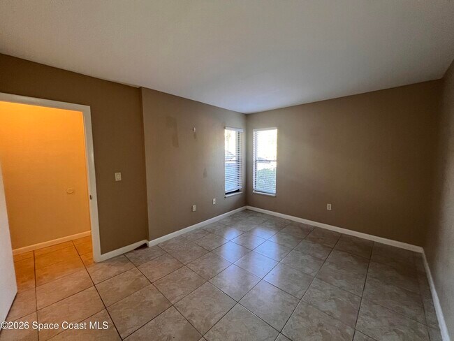 Building Photo - 1011 Clearmont St NE