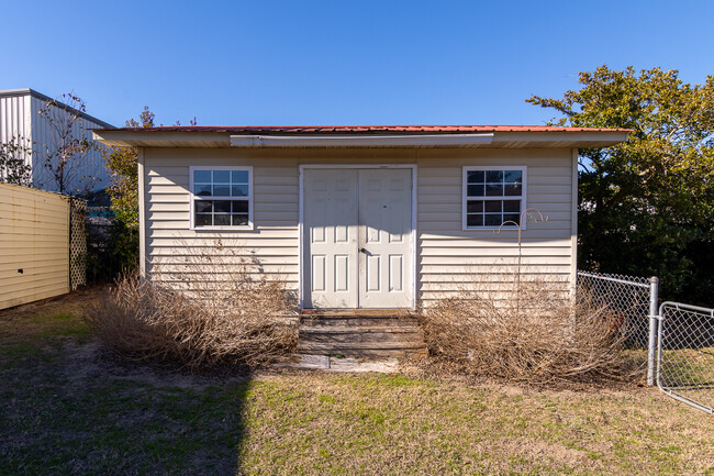 Building Photo - 1008 Fairview Rd