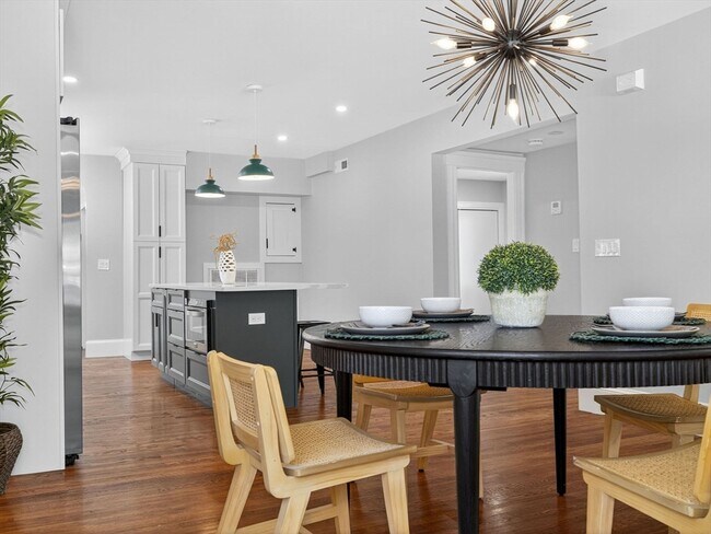 Building Photo - 111 Sharon St