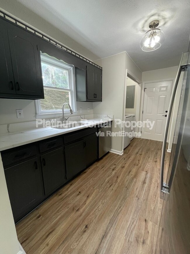 Building Photo - 35 Pecks Creek Ct