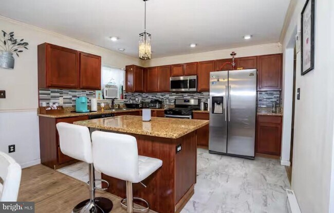 Building Photo - 449 Clearview Dr
