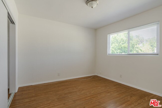 Building Photo - 2210 S Sycamore Ave