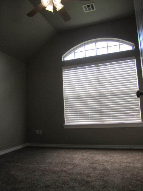 Building Photo - 704 N Markwell Ave