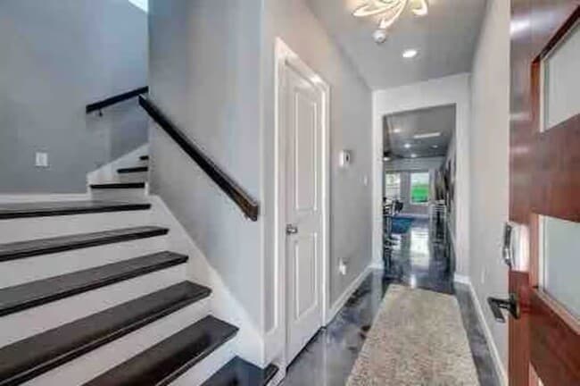 Building Photo - 7925 Brandon St