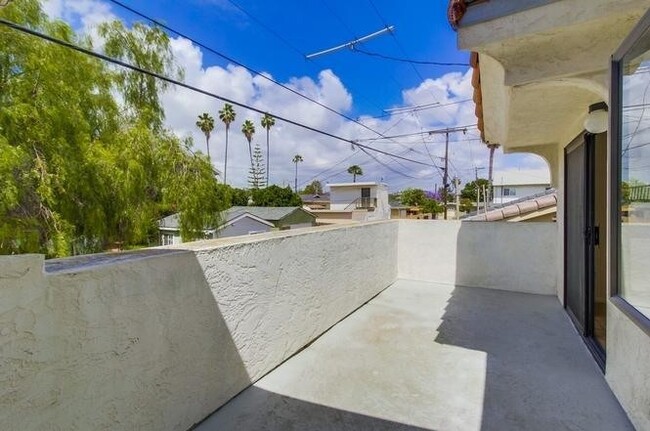 Building Photo - 3BD/3BA Townhome Available in Pacific Beach!