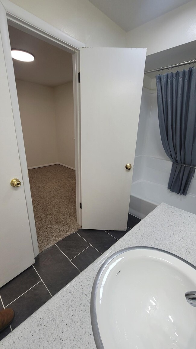 Building Photo - 515 Gayclifee Terrace