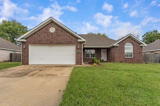 Primary Photo - Charming 3-Bedroom Home with Fireplace & A...