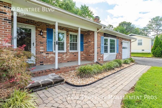 Building Photo - 209 Raintree Blvd