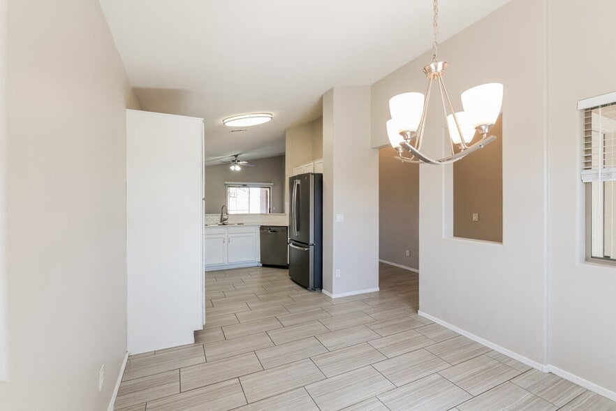 Building Photo - 2525 S 109th Dr