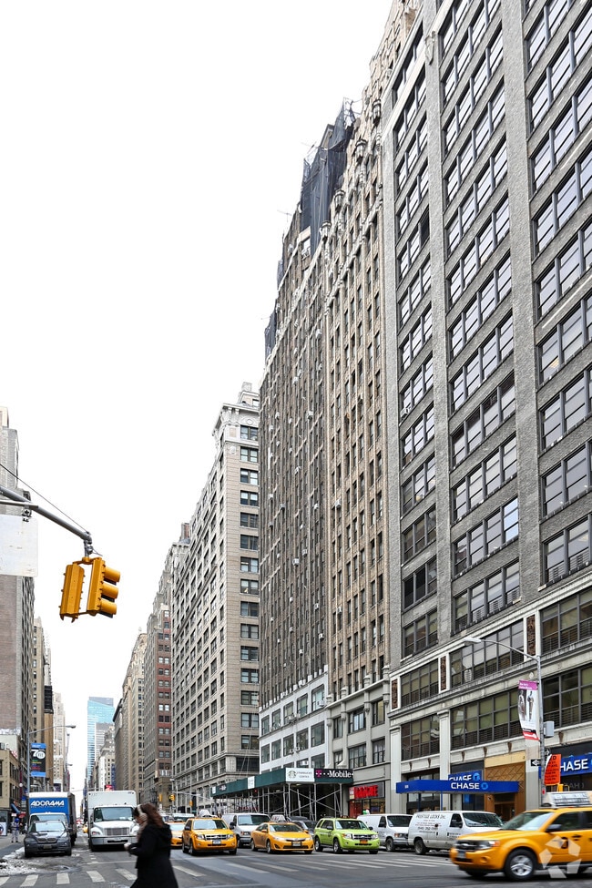 Building Photo - 315 7th Avenue