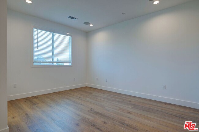 Building Photo - 4509 Saturn St