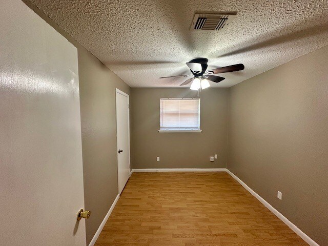 Building Photo - 721 N Bristow Ave