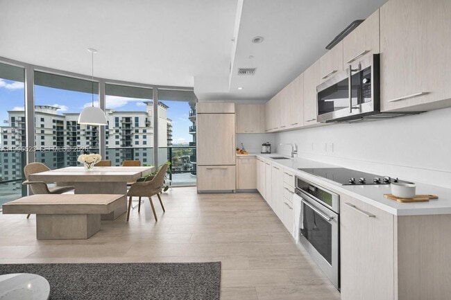 Building Photo - 45 SW 9th St