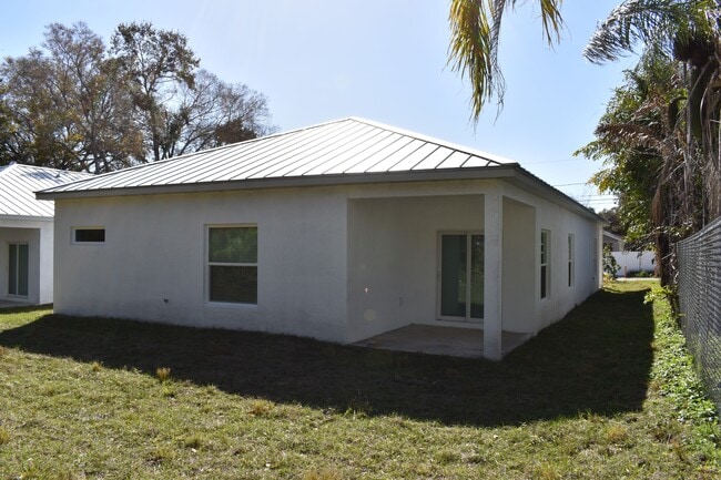 Building Photo - 780 8th Ave NE