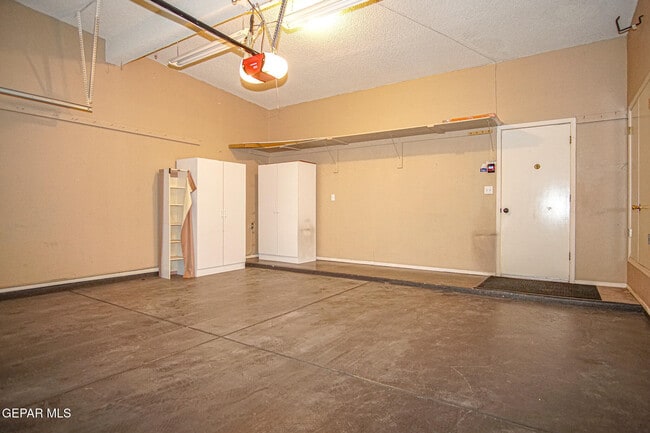 Building Photo - 1316 Desierto Azul Dr