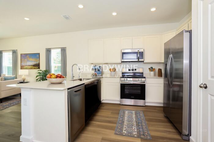 Building Photo - 641 Holly Lks Dr