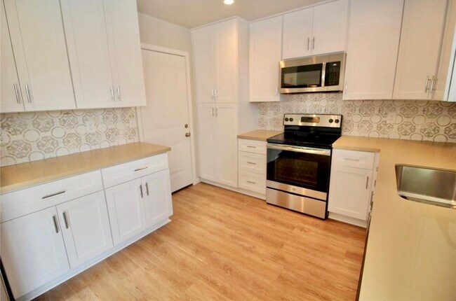 Building Photo - 407 Stadium Ln