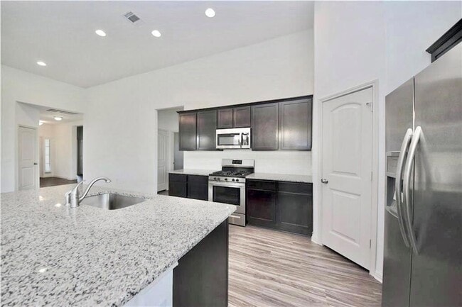 Building Photo - 16829 Aventura Ave