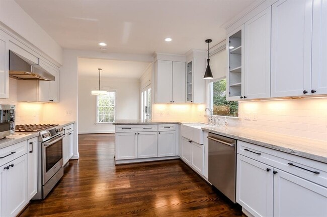 Building Photo - 3125 Wroxton Rd