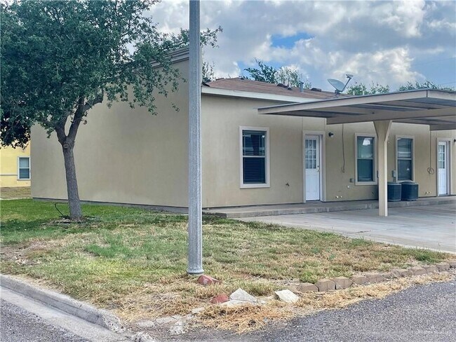 Building Photo - 3152 Regal Dr