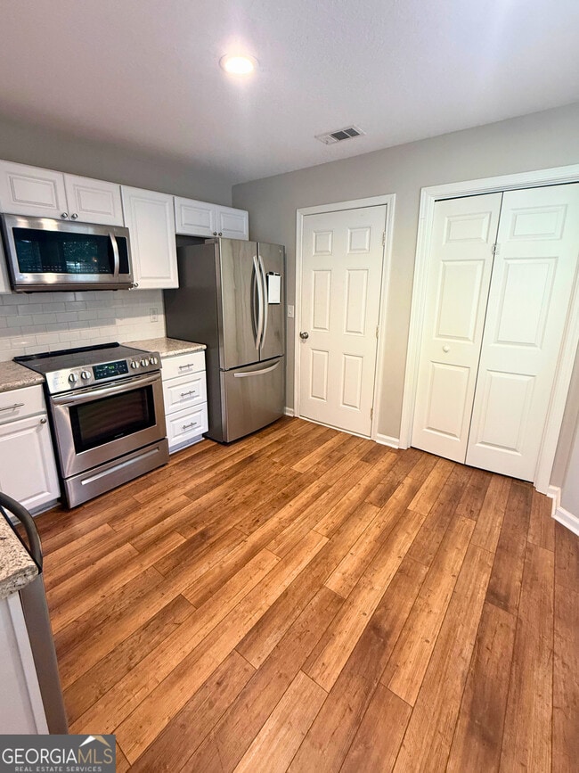 Building Photo - 122 Royal Acres Cir