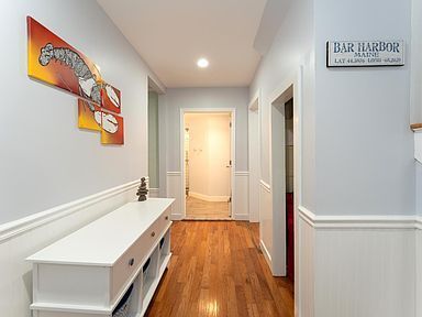 Building Photo - Charming 3-Bedroom Historic Home in Downto...