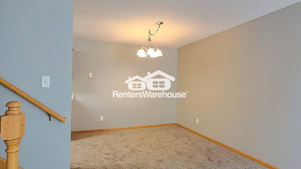 Building Photo - 725 Evergreen Cir