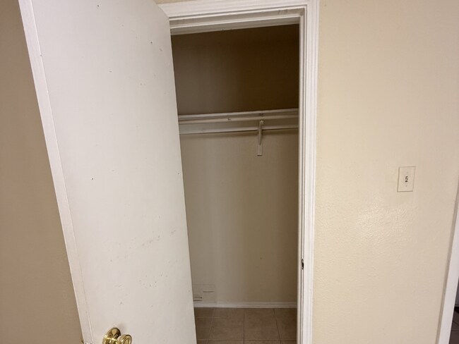 Building Photo - Bright & Inviting 2-Bedroom Duplex in a Highly Desirable Central Location