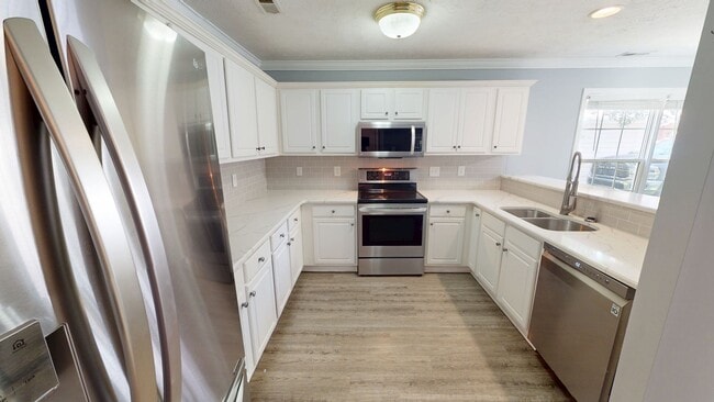 Building Photo - 3 Bedroom Ranch with Bonus Room in Gated Community & Jack Britt School District!